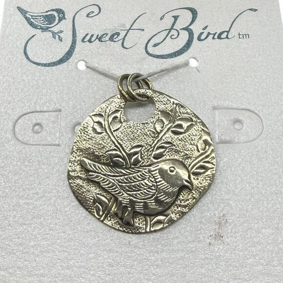 Sweet Bird Jewelry - Sweet Bird Silver Bird Circle Pendant for Necklace No Chain White Metal Alloy